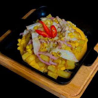 Сковорідка з курячим філе та кукурудзою (380 гр)
