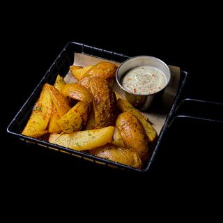 Картопля по селянськи + соус часниковий ( 230 гр)