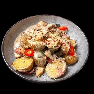 Молода картопля з жульєном , куркою та беконом 450г