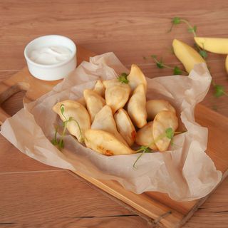 Вареники фрі з соусом (250г)