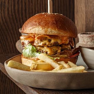 Чізбургер Баффало з сирною ванною (450)