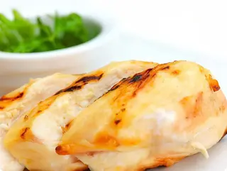 Стейк курячий з сиром та овочами гриль (430г)