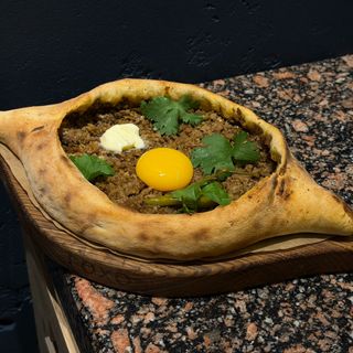 Хачапурі з м'ясом і маринованим перцем чилі (470г)