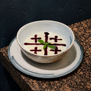 Мацоні з ягодами (200г)