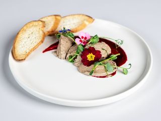 Курячий паштет з ягдіним соусом (100/40)