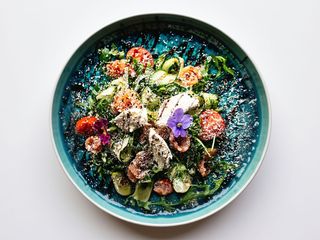 Салат з слабосоленим лососем (250г)