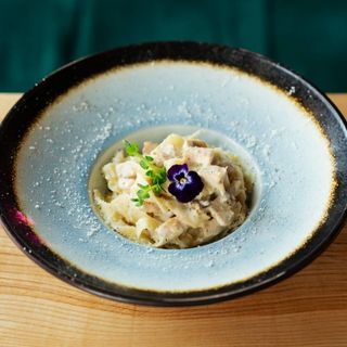 Паста з куркою, грибами та вершковим соусом (250г)