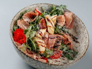 Салат з прошуто і грушею (250г)