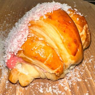 МІНІ Круасан "Полуничне рафаело"