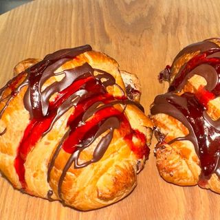 МІНІ Круасан вишня шоколад