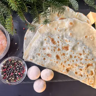 Янтик з куркою, сиром та печерицями