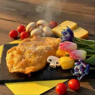 Чебурек з куркою, грибами та сиром