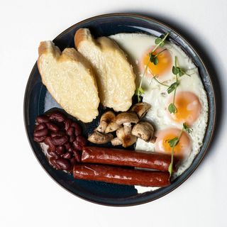 Яєчна глазунья з ковбасками (230 г)