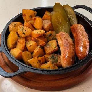 Пательня з курячими ковбасками (350г)