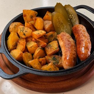 Пательня з курячими ковбасками (350г)