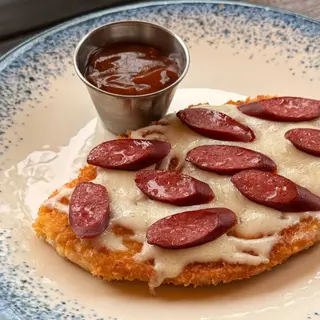 Шніцель з мисливськими ковбасками (270г)