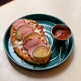 Шніцель з беконом і соленим огірком (270г)