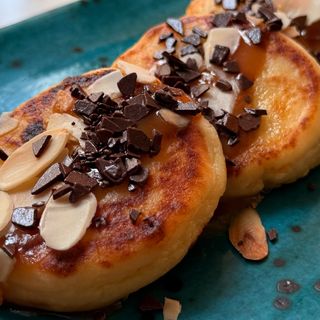 Сирники з карамельним соусом (220г)