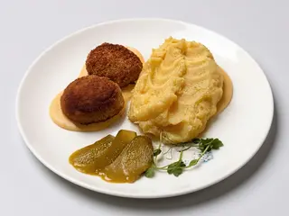 Картопляне пюре з курячими котлетами під сирним соусом (350г)