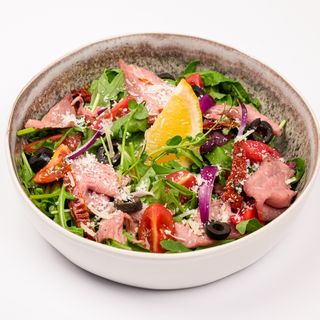 Салат з телятиною (220г)