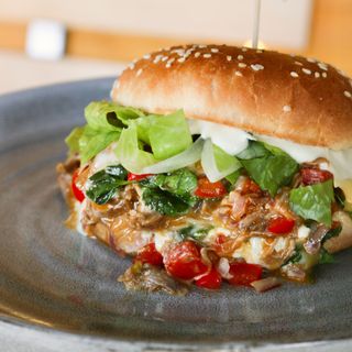 Бургер з рваною індичкою