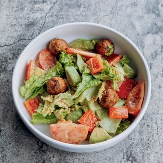 Салат з тофу та горіховим соусом(250г)