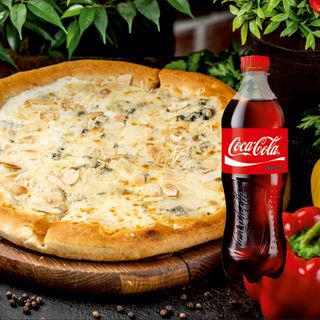 Італійська піца Квадро Формаджі (28см) + Сoca-Cola (0,5л)