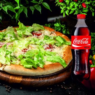 Італійська піца Цезар (28см)+ Сoca-Cola (0,5л)