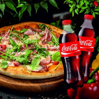 Італійська піца з прошуто (40см) + 2 шт Сoca-Cola (0,5л)