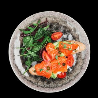 Тост з лососем (290г)