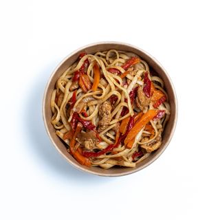 Удон з куркою та овочами