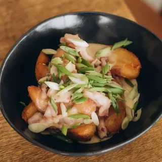 Картопля в сирному соусі з беконом (250г)