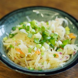 Салат із квашеної капусти (100 гр)