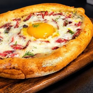 Хачапурі з баварськими ковбасками 380 г
