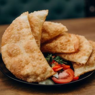 Чебурек з мʼясом баранини (1шт)