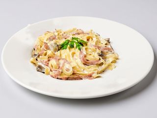 Феттучіні 4 сири та бекон (300г)