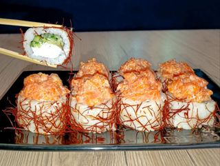 Рол тартар з лососем і креветками 330гр.