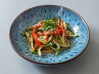 Биті огірки з копченим лососем 150г.