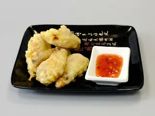Темпура з курячими крилами та гострим соусом(220г)