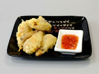 Темпура з курячими крилами та гострим соусом(220г)