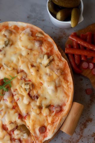 Піца з мисливськими ковбасками (30см)