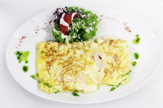 Омлет із сиром та шинкою