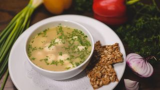 Домашній курячий бульйон з локшиною і фрикадельками (400г)