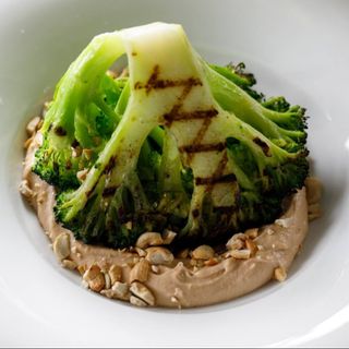 Стейк із броколі з соусом гамадарі