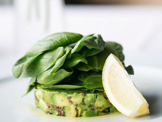 Тар тар із авокадо зі шпинатом