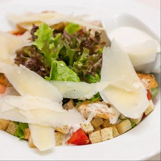 Цезар з слабосолоним лососем