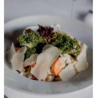 Цезар з обсмаженим лососем