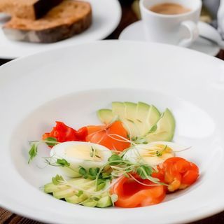 Лосось с/с з авокадо, печеним перцем і відвареним яйцем (255г)