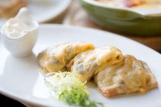 Млинці з грибами, запечені під сиром (285/50г)