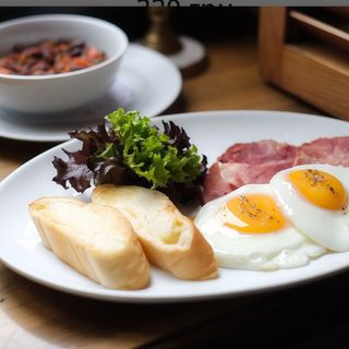 Яєчня з беконом  і червоною квасолею (310г)